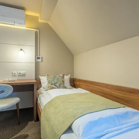Joesepp's Am Hallhof Hotel 3*